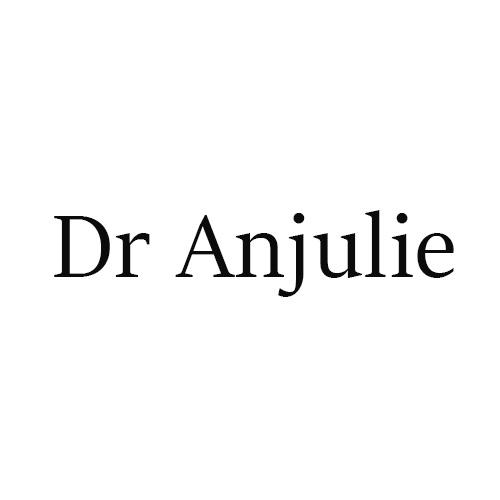 DR ANJULIE
（与Angelina谐音）寓意天使，译：天使医生